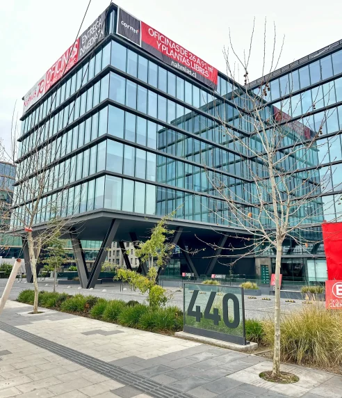 Building at Av. La Dehesa 440, Lo Barnechea, where Zenclinic Dental is on the third floor