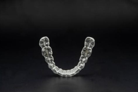 ¿Dónde se Fabrica Invisalign y Qué Tecnología lo Respalda?