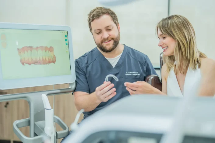 Dr. Andrés Flores, especialista en ortodoncia Invisalign en Zenclinic