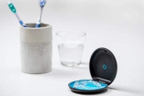 ¿Cómo Limpiar los Alineadores Invisalign?