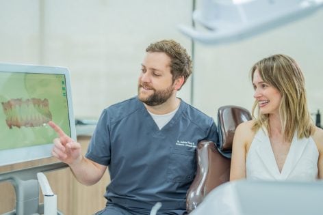 ¿Por Qué Invisalign es Más Efectivo que los Brackets?